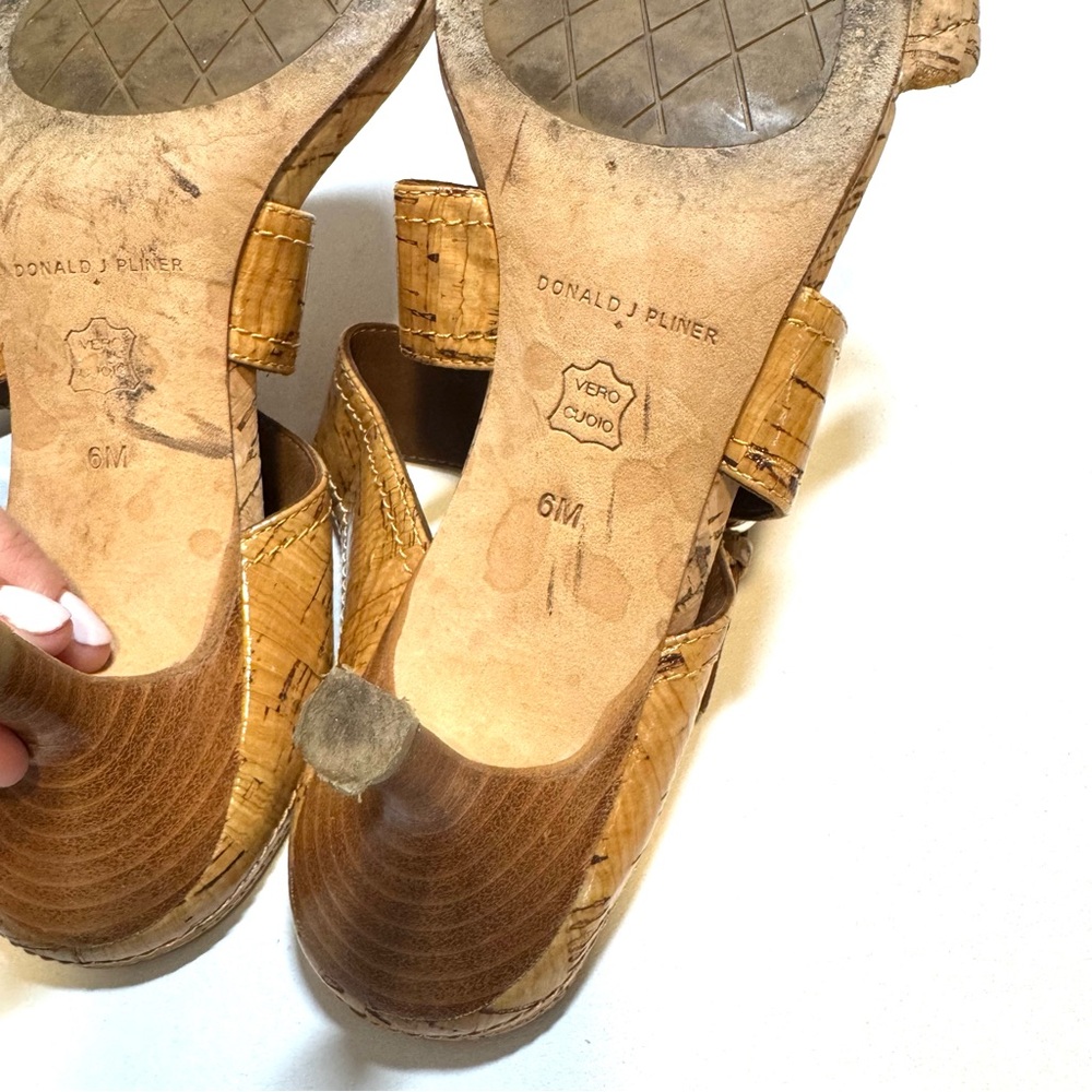 Donald J. Pliner Patent Leather Cork Slip On Kitten Heel Sandals Neutral Size 6 - Picture 7 of 10